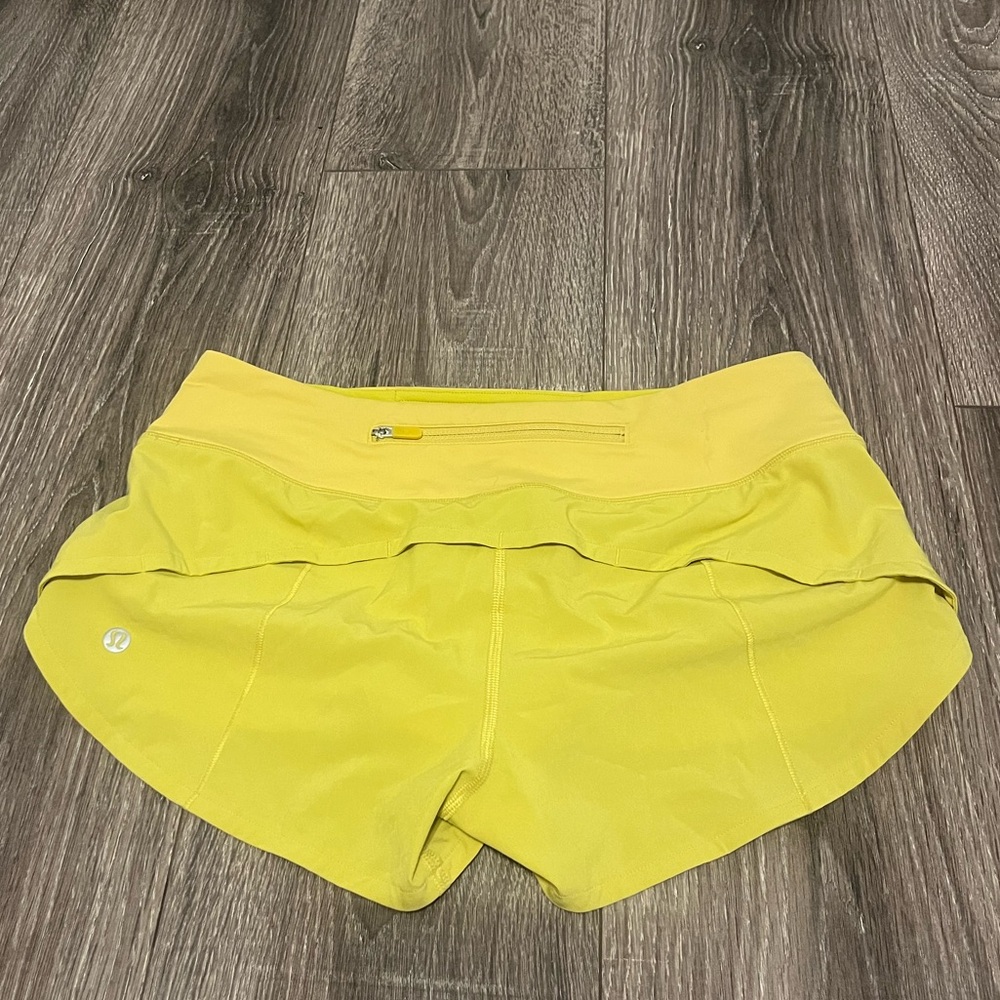 Lululemon 2.5in size 4 yellow shorts